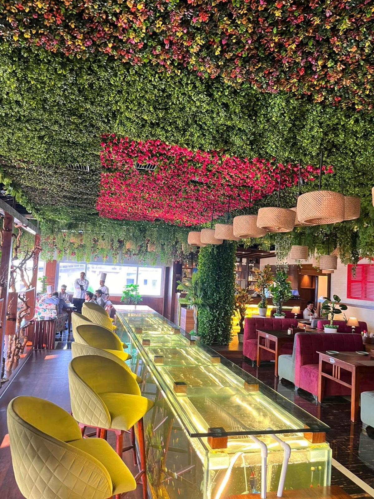 Hotel Eden カルワル エクステリア 写真